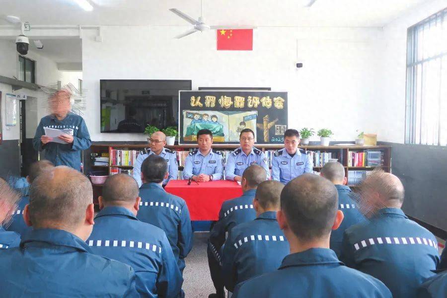 皇冠信用网会员开户
_男子在上海监狱服刑11年皇冠信用网会员开户
，出狱前才得知两位家人已病逝...极大生活困境，他深深担忧→