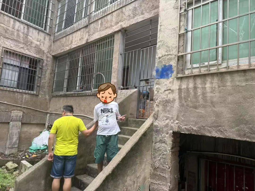 足球平台登1出租
_傍晚足球平台登1出租
,贵阳一男子下班回家往客厅看了一眼后,赶紧报警!